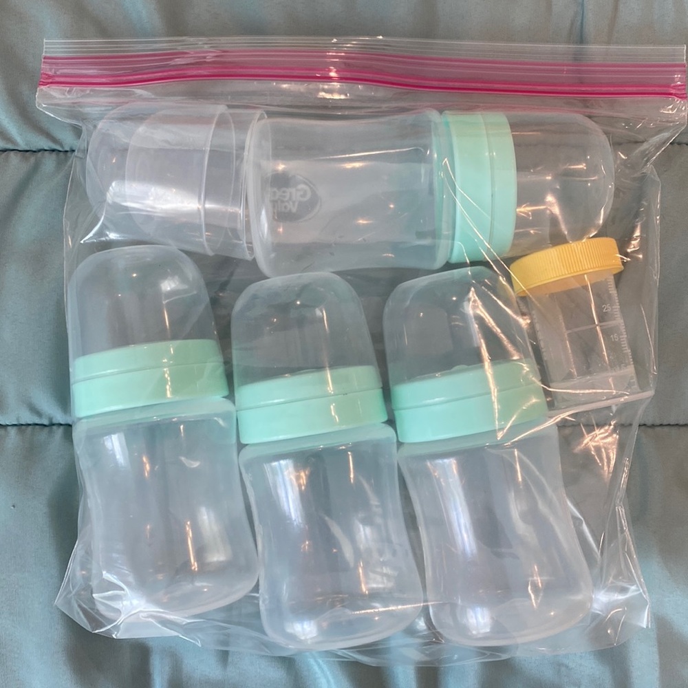 4 Motif Duo Collection Cups + 2 extra Bottle Covers + Medela Colostrum Collector